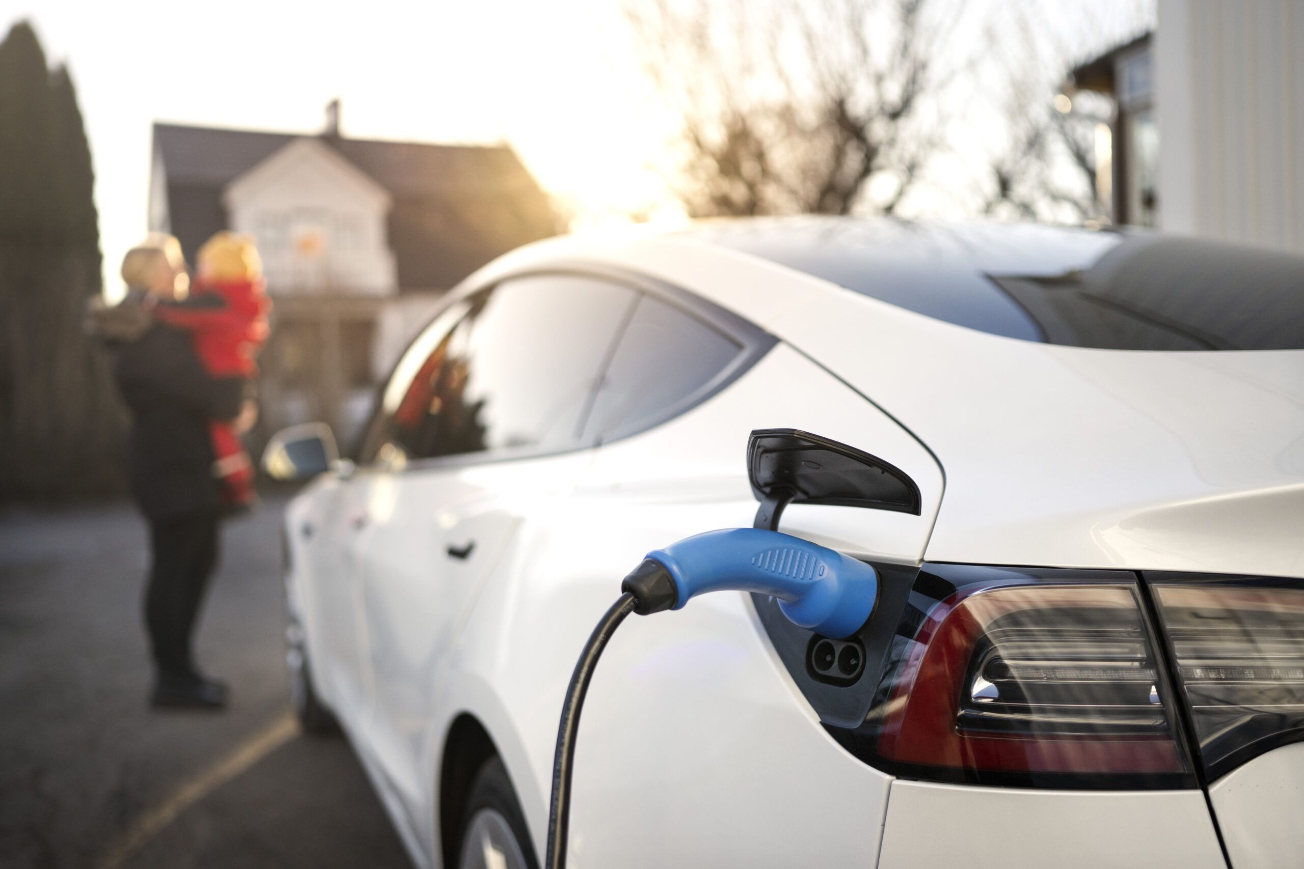 Elbil som laddas / electric car charging